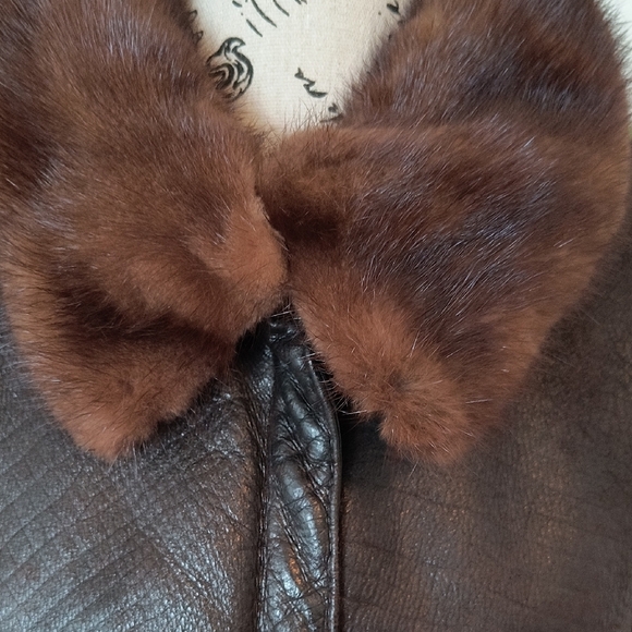 Original Shearling Brown Crocodile Embossed Coat with Fur Collar. Size Large - Picture 4 of 8